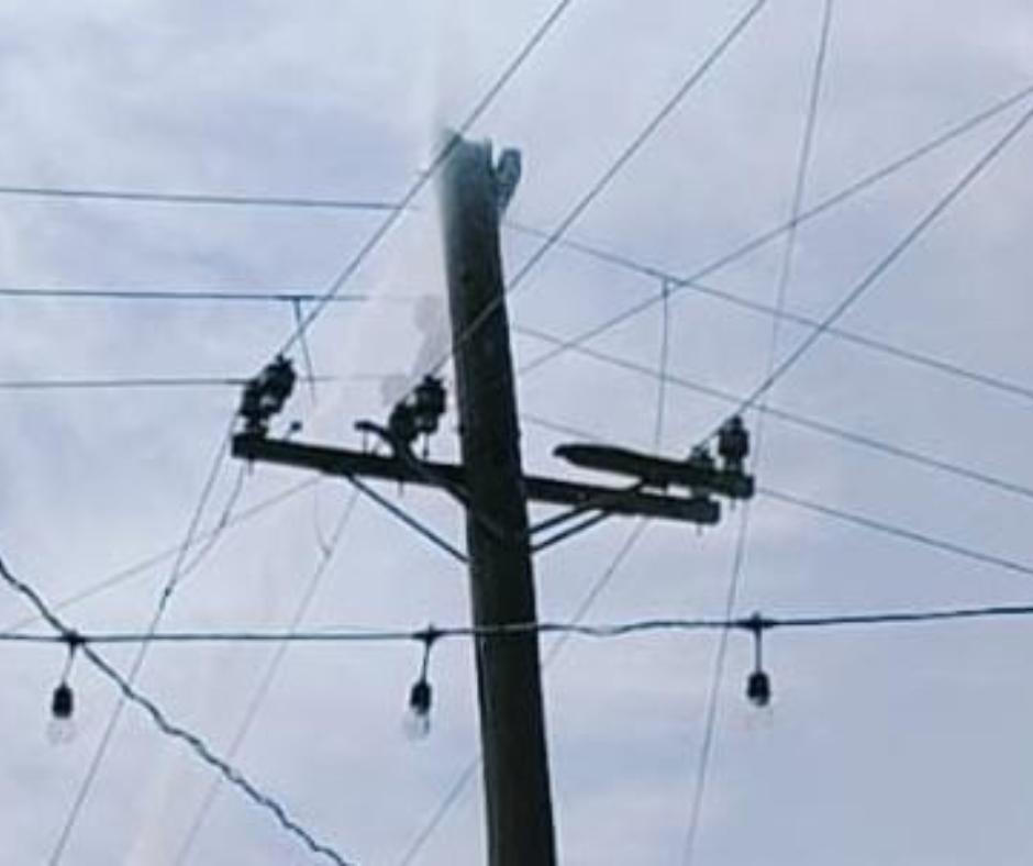 $!Arco eléctrico provoca apagón en el primer cuadro de Mazatlán