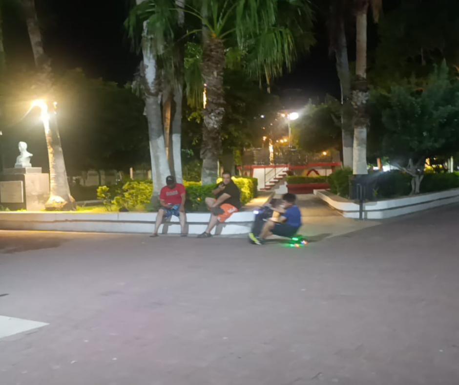 $!Escuinapa recupera la vida nocturna tras meses de violencia; habitantes vuelven a las calles