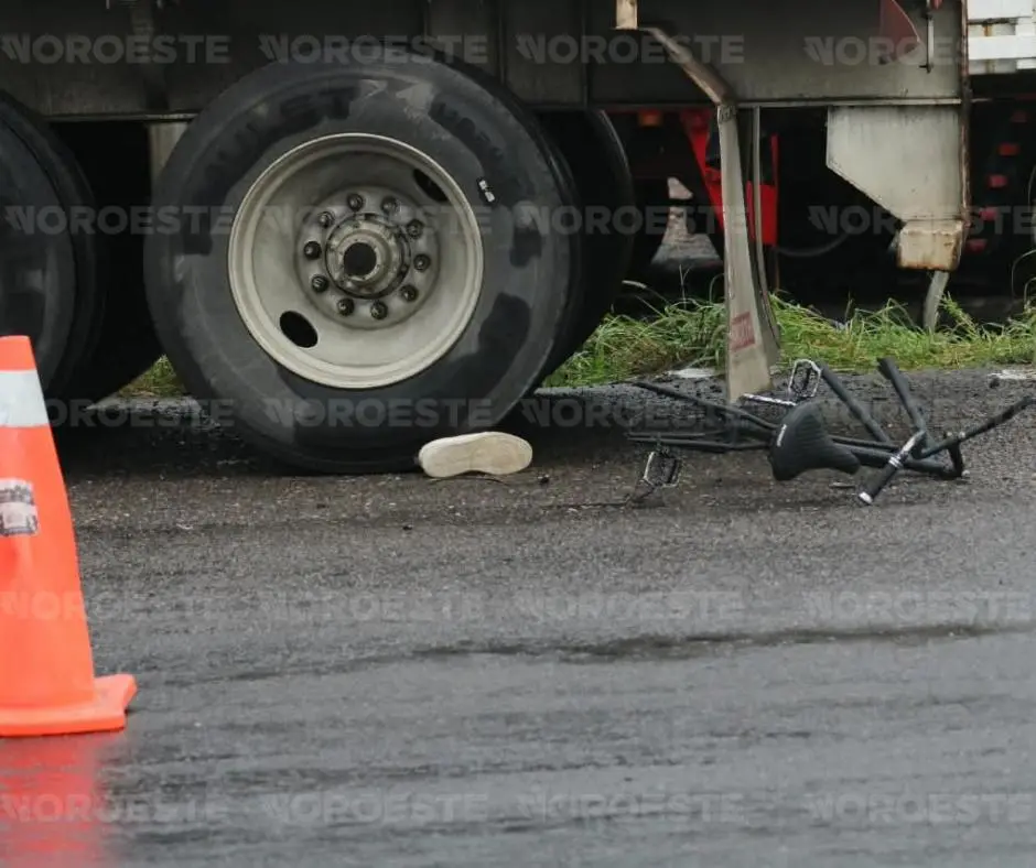 $!Muere un ciclista atropellado por La Costerita, al sur de Culiacán