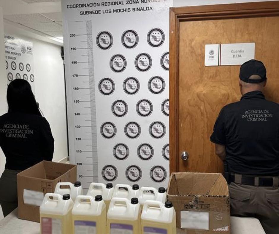 $!Aseguran 40 litros de metanfetamina en paquetería de Los Mochis