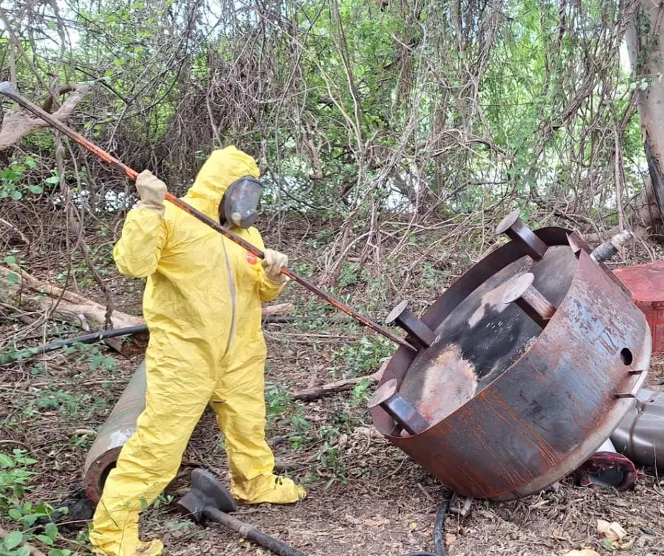 $!Ejército desmantela tres áreas para producir metanfetamina en Cosalá; decomisan químicos y equipo