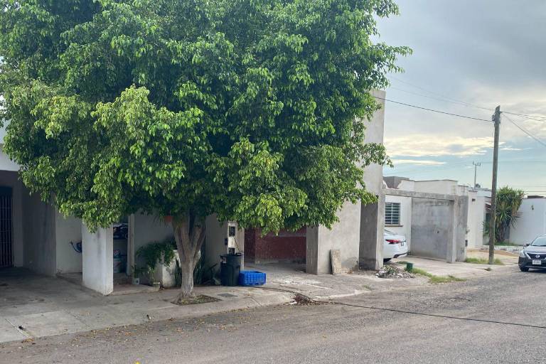 Denuncian que la CFE dejó sin energía a ocho viviendas en Villas del Río, Culiacán