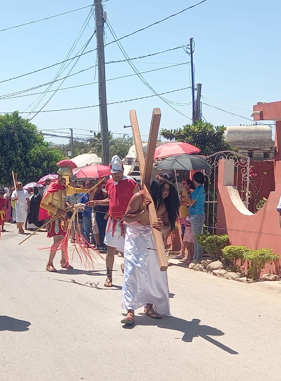 $!Jesús dedica su Viacrucis en Escuinapa a los desaparecidos