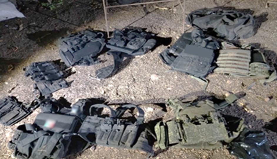 $!Detienen a dos hombres y desmantelan campamento clandestino en Mazatlán