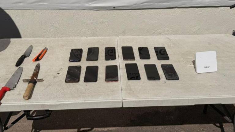Autoridades realizaron una segunda revisión tras una riña en el penal, asegurando 12 celulares, un módem y cuatro armas blancas.