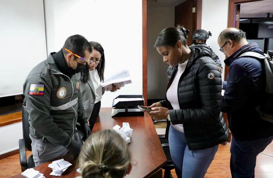 $!Fiscal General de Ecuador detiene a 30 entre jueces, fiscales y policías