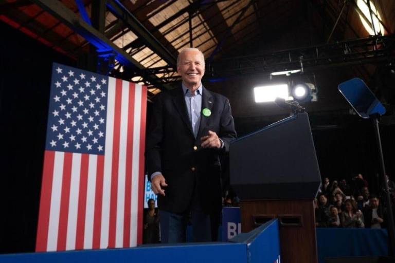 Biden firma orden ejecutiva que permitirá el cierre de la frontera con México