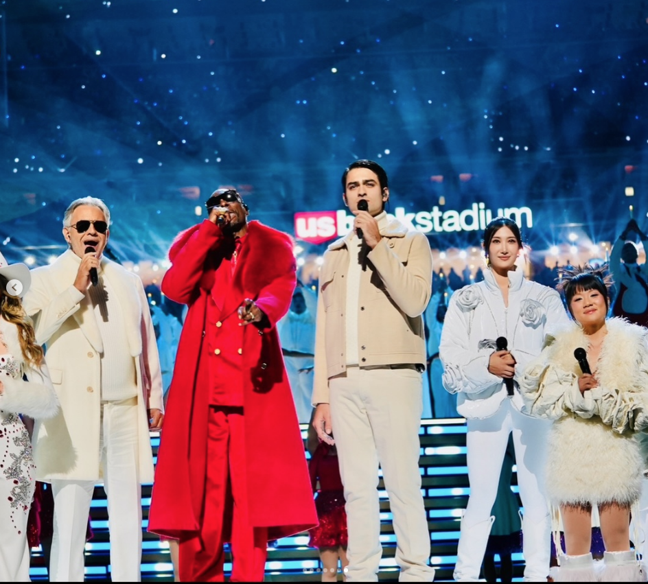 $!Andrea y Matteo Bocelli participan también en el espectáculo navideño.