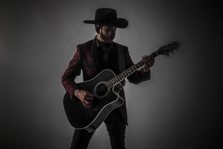 Abraham Hernández estrena el tema Por tonto todo lo perdí