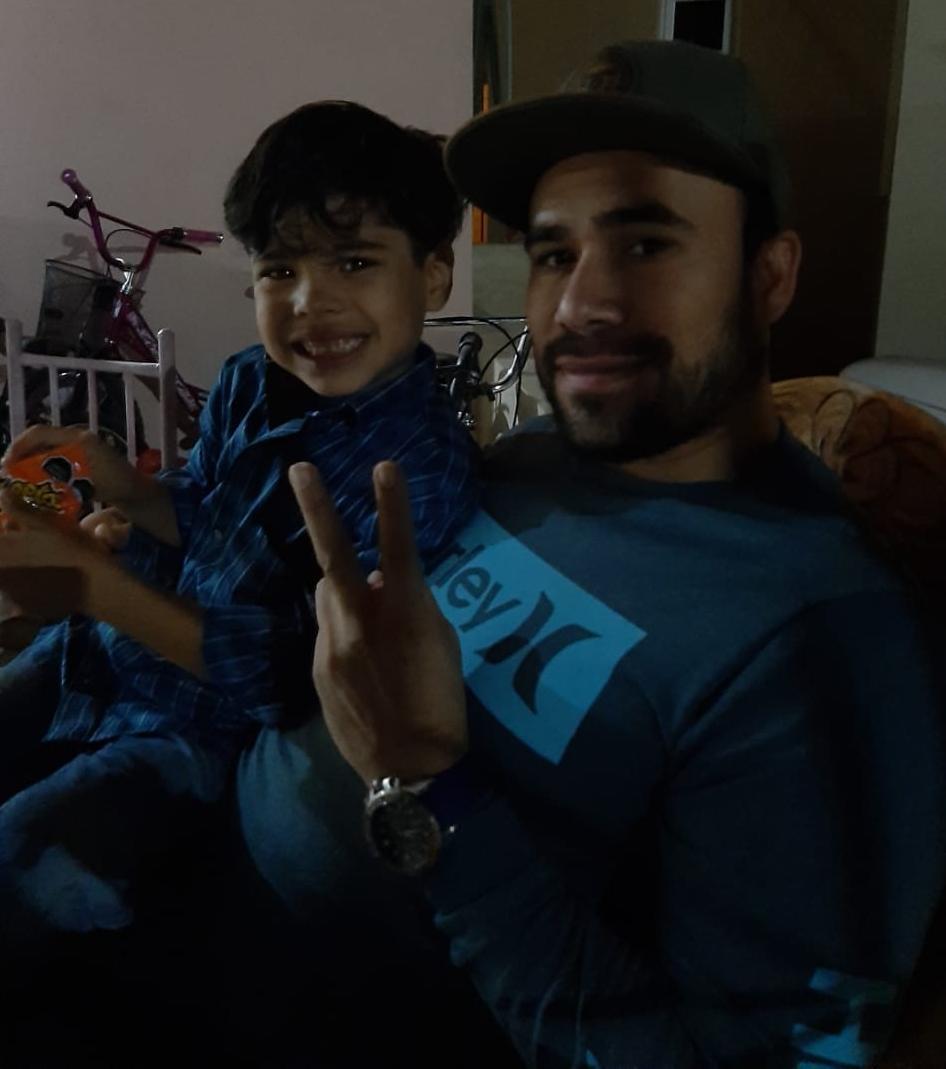 $!Jesús Roberto con su tía, Hermes León.