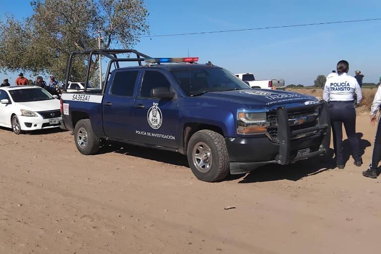 Localizan una mujer mayor flotando sobre un canal en Navolato
