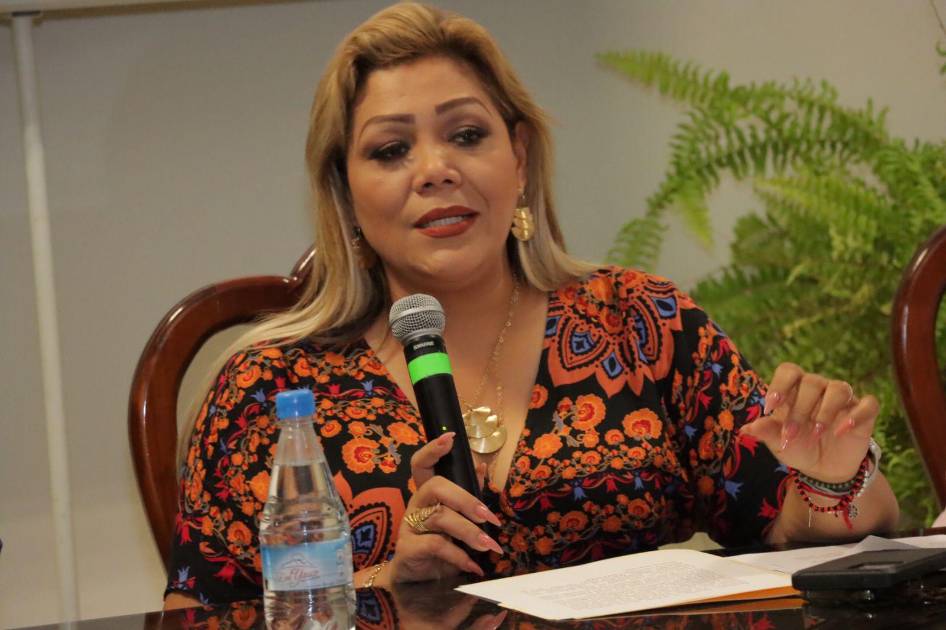 Presenta y entrega Claudia Valdez primer informe de gobierno en Rosario