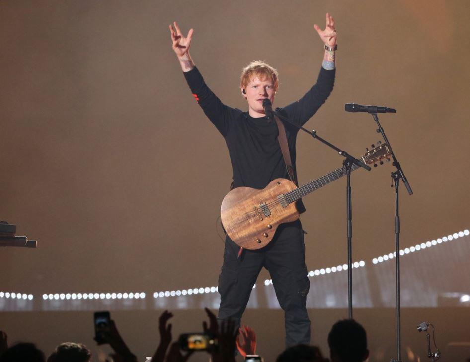 $!Ed Sheeran desde París.