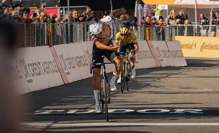 Isaac del Toro recibe insólita sanción tras ganar la Milán-Turín