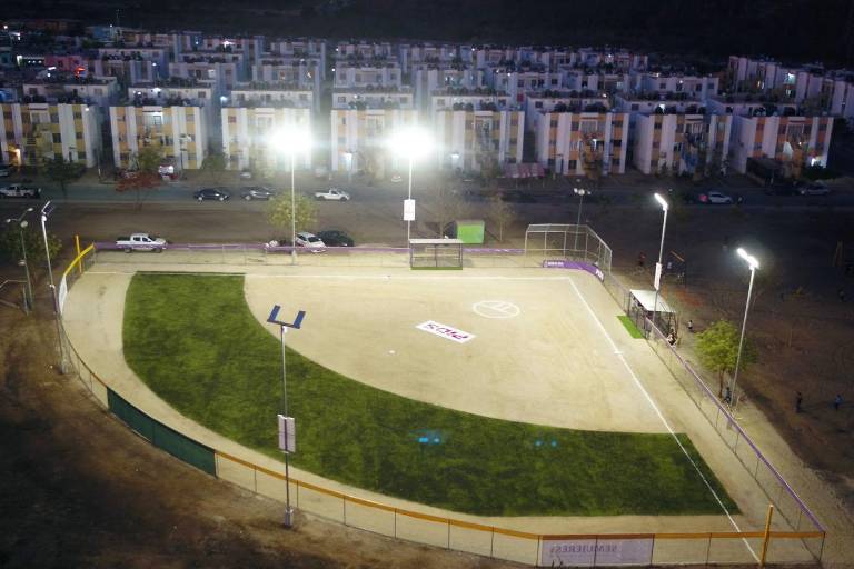 Inauguran estadio de softbol femenil en Alturas del Sur, en Culiacán