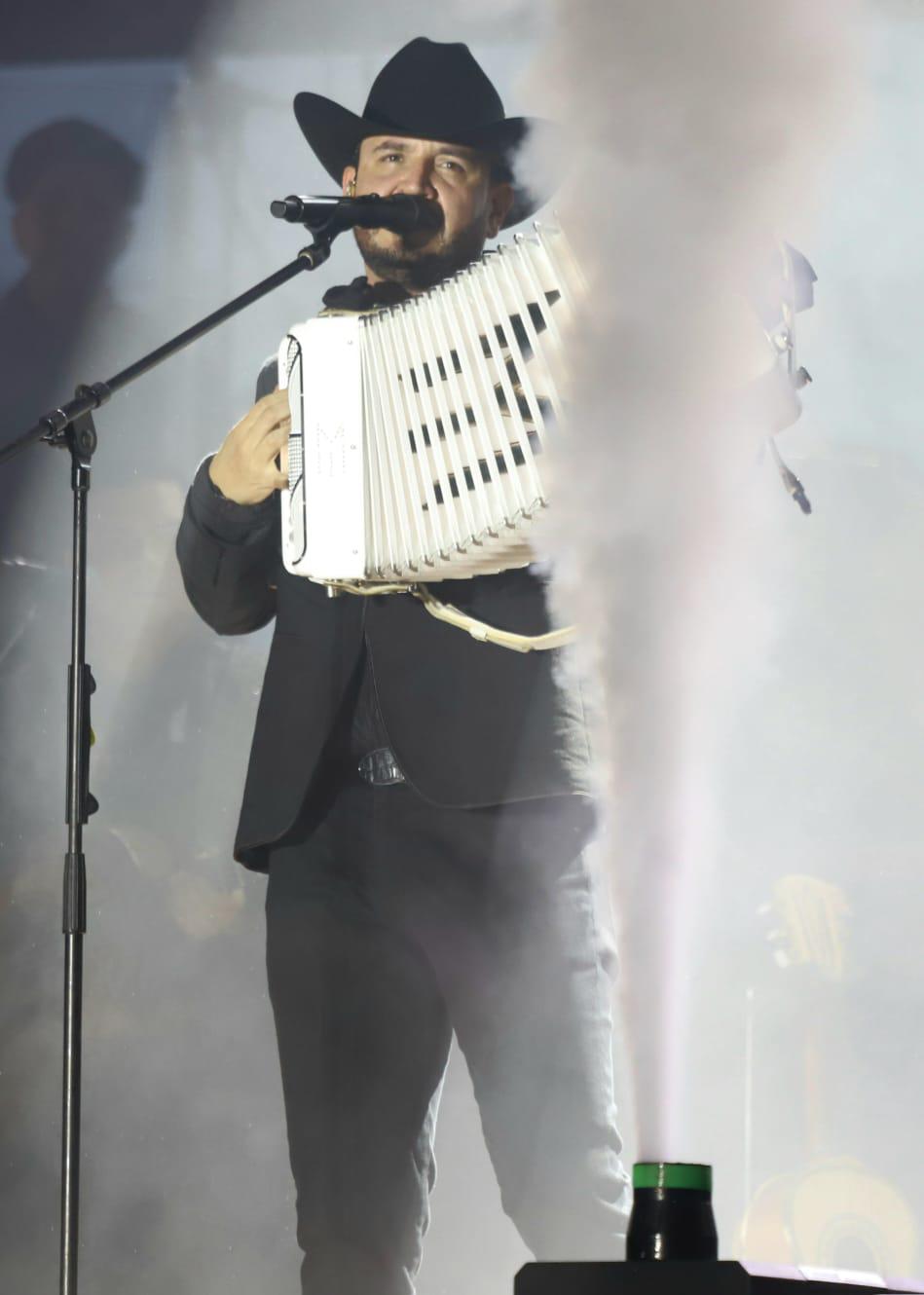 $!Arranca el Carnaval de Mazatlán con la coronación del Rey de la Alegría, Javier I