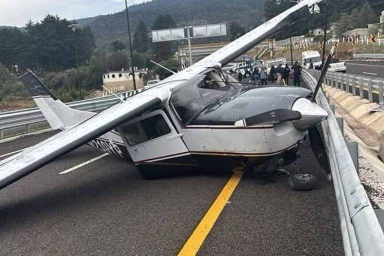Avioneta aterriza de emergencia en nueva carretera Real del Monte–Huasca, en Hidalgo