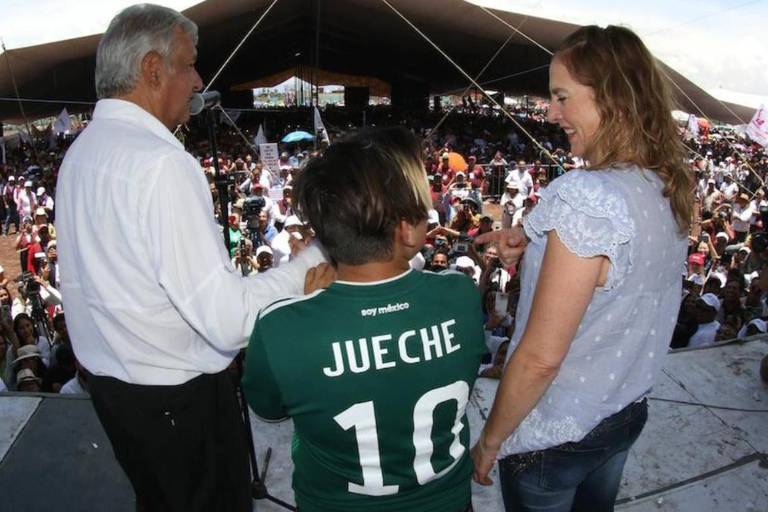 Políticos y funcionarios defienden a hijo menor de AMLO; ‘con los niños no’, dicen