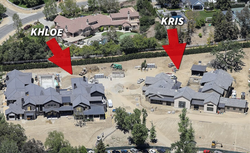 $!Khloe y Kris Jenner pagaron por cada mansión 10 millones de dólares cada una.