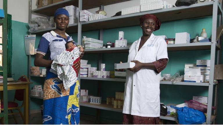 Kadia, de 4 días de edad, nació con una infección que a menudo es mortal para los recién nacidos Sin los antibióticos administrados después del nacimiento, en el Centro de Salud de Referencia de Bougouni, en Mali, podría haber muerto.