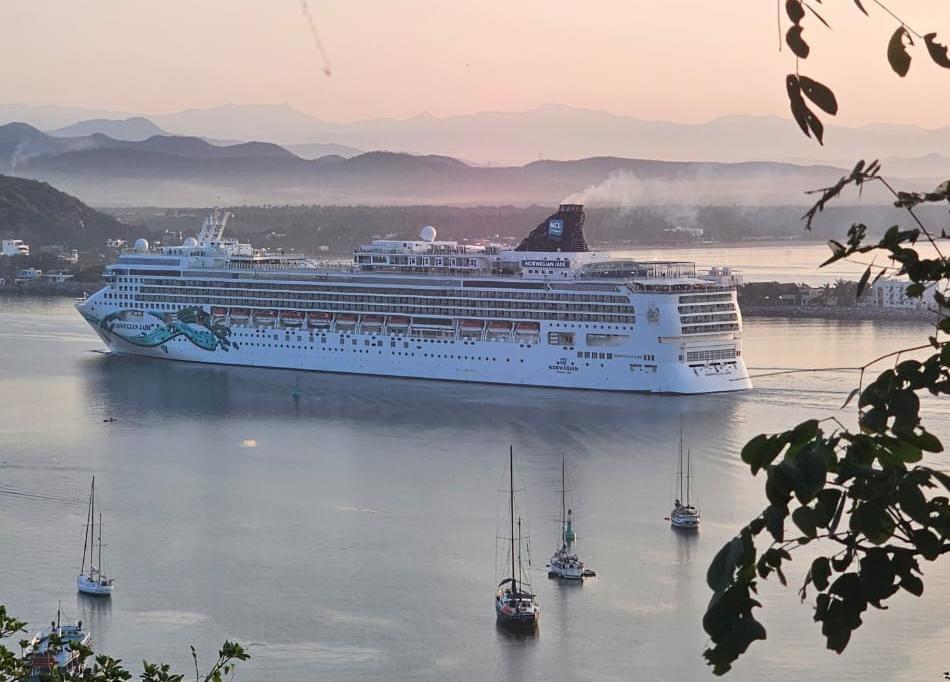 $!Más de 8 mil visitantes llegan a Mazatlán a bordo de tres cruceros turísticos