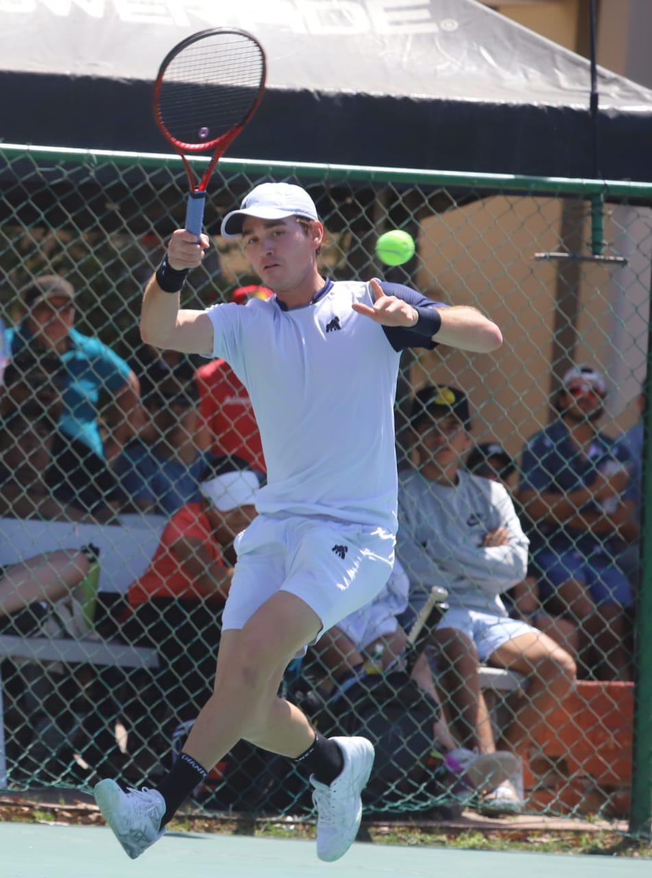 $!Luis Patiño hace valer la casa en el Nancy Grimes de Semana Santa