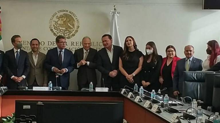 Senadores en reunión con el Fiscal General de la República, Alejandro Gertz Manero.