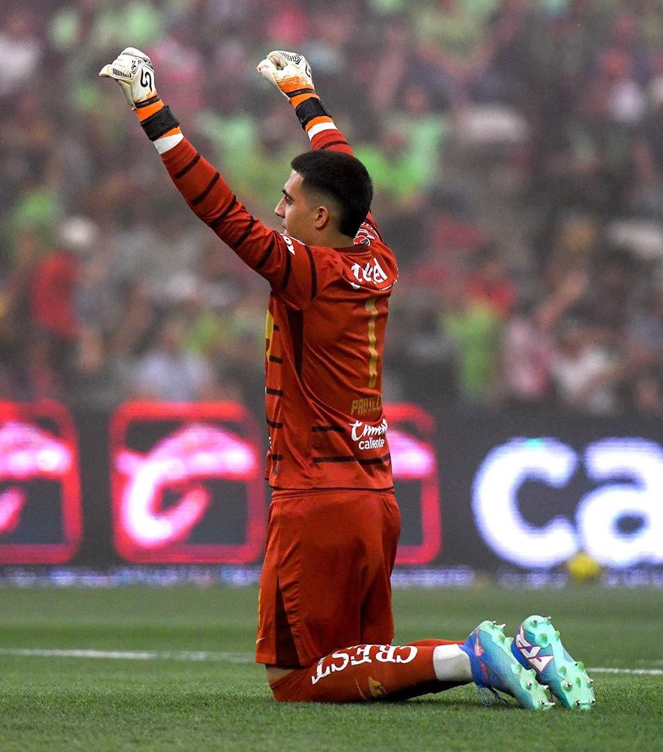 $!Alex Padilla brilla en los penales y mantiene con vida a los Pumas en el Play-In