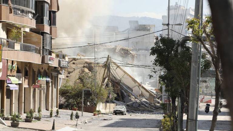 Líbano. Un edificio gravemente dañado se encuentra en Beirut después de recientes ataques aéreos