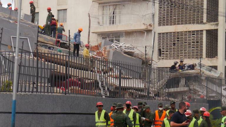 Operaciones de rescate en Palos Grandes, Caracas, tras los terremotos del 24 de junio en Venezuela.