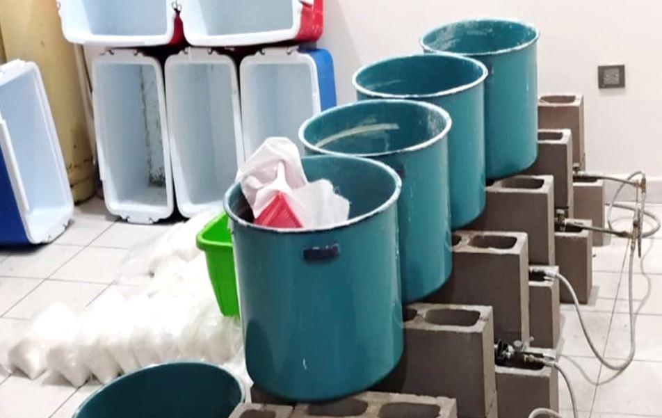 $!Aseguran metanfetamina y precursores químicos tras cateos federales en Culiacán