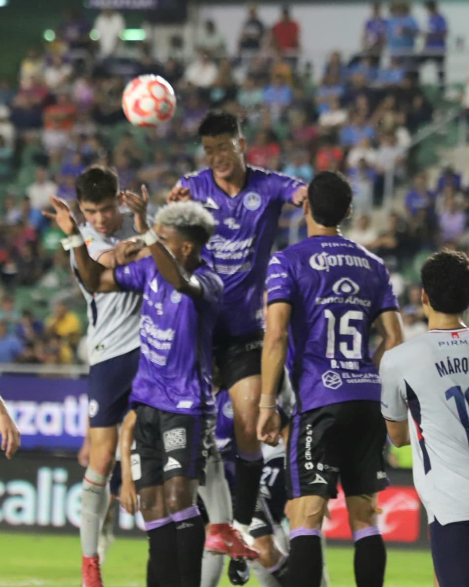 $!Mazatlán FC acaricia el triunfo, pero al final se le escapa ante Cruz Azul
