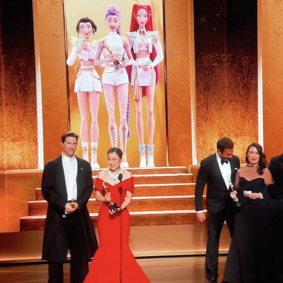 $!Premios Oscar 2026: Celebra Guillermo del Toro triple estatuilla para Frankenstein