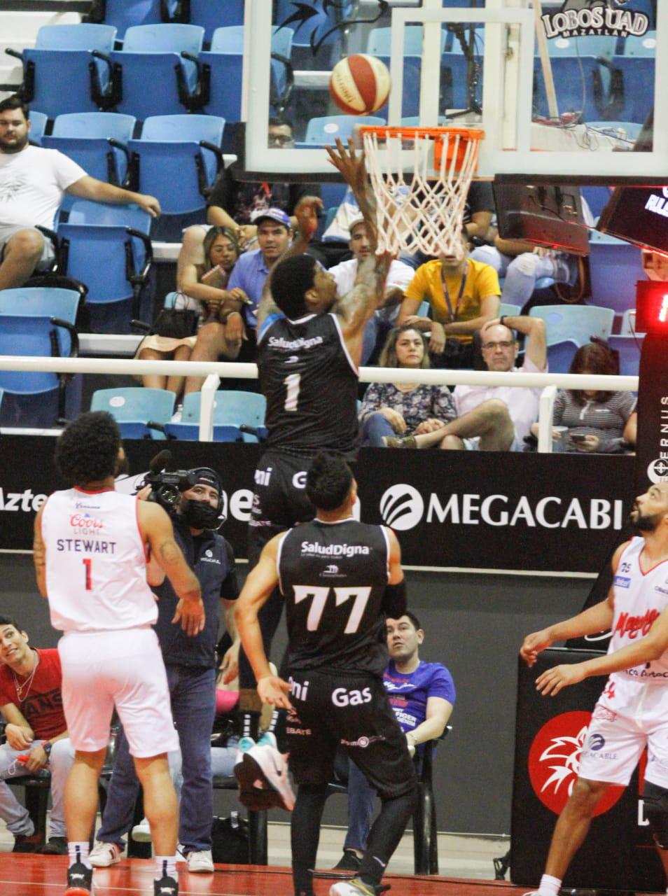 $!Caballeros de Culiacán corta su mala racha a costa de Venados Basketball