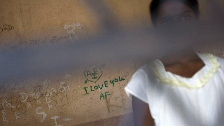 Un informe de derechos humanos de la ONU ha revelado que las personas víctimas de la trata y obligadas a trabajar en centros fraudulentos son sometidas a tortura, abusos sexuales y condiciones similares a las de una prisión.