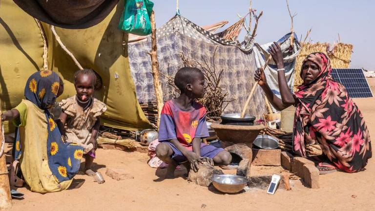 Miles de personas han sido desplazadas de El Fasher a Tawila debido a la continua inseguridad.