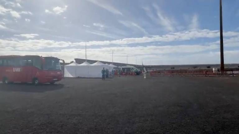 Los pasajeros del MV Hondius recibieron asistencia de equipos sanitarios españoles y de la OMS tras desembarcar.