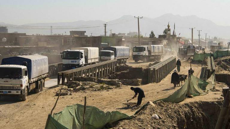 Los camiones del Programa Mundial de Alimentos de la ONU salen de Kabul en mayo de 2021 para entregar alimentos a las comunidades vulnerables.