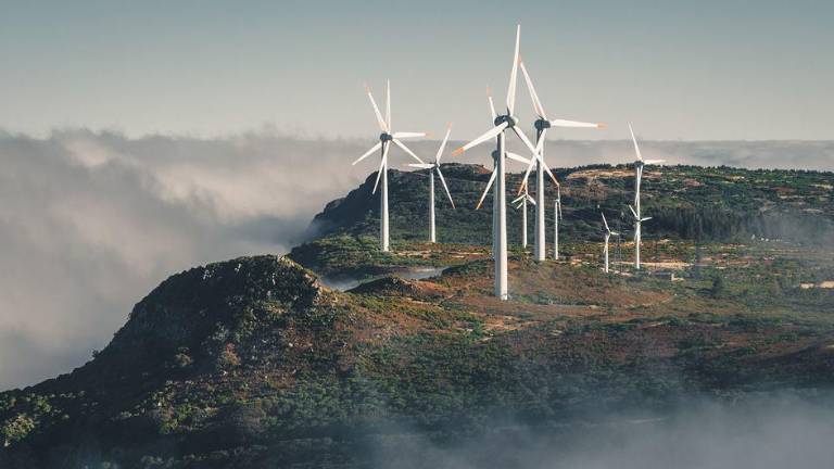 La energía eólica es una buena fuente para generar electricidad.