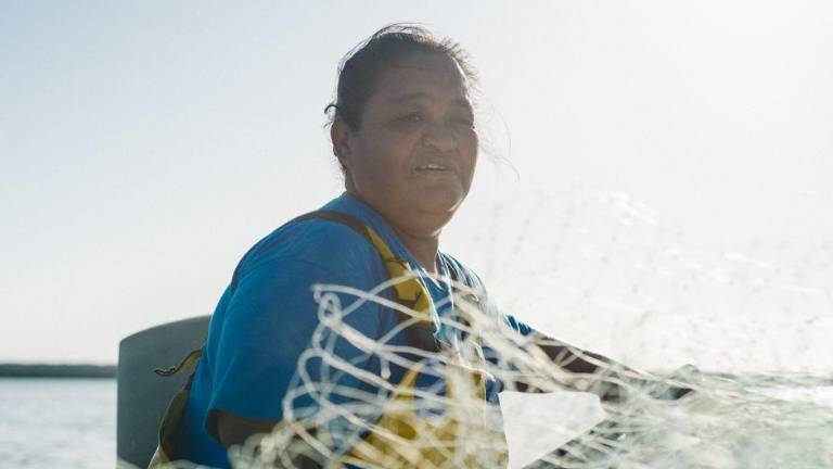 María Antonia, de Baja California (México), se levanta cada día antes del amanecer para pescar pez leche, corvina y sierrita.