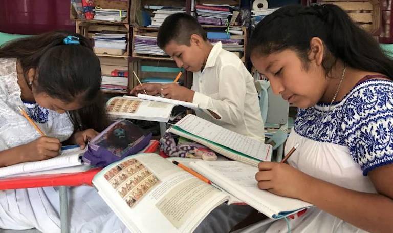 SEP elimina 5 programas educativos para los más pobres y concentra presupuesto en becas