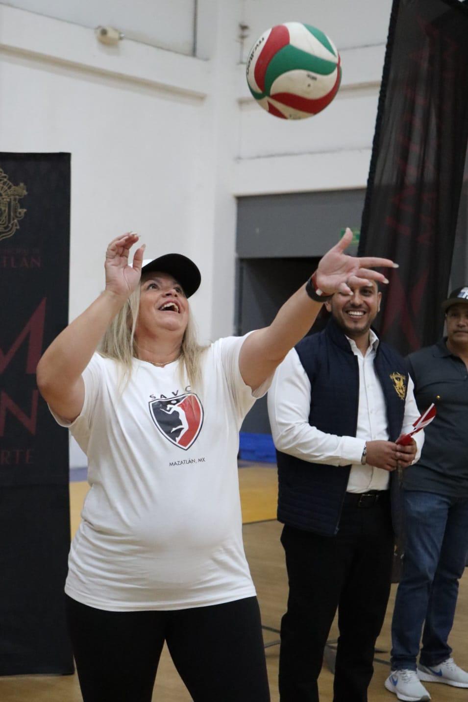 $!Hermana Copa Amistosa Internacional de Voleibol a Canadá y Mazatlán