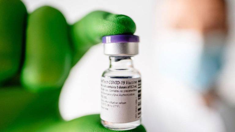 La vacunación contra el Covid-19 sigue siendo la principal arma para evitar la enfermedad y el riesgo de padecer Covid prolongado.