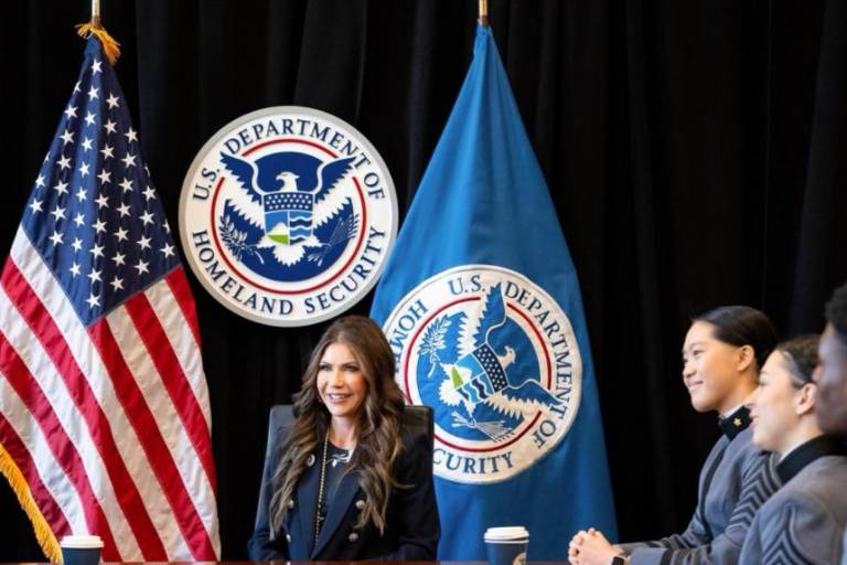 Cárteles mexicanos dañan intereses de Estados Unidos, acusa Kristi Noem