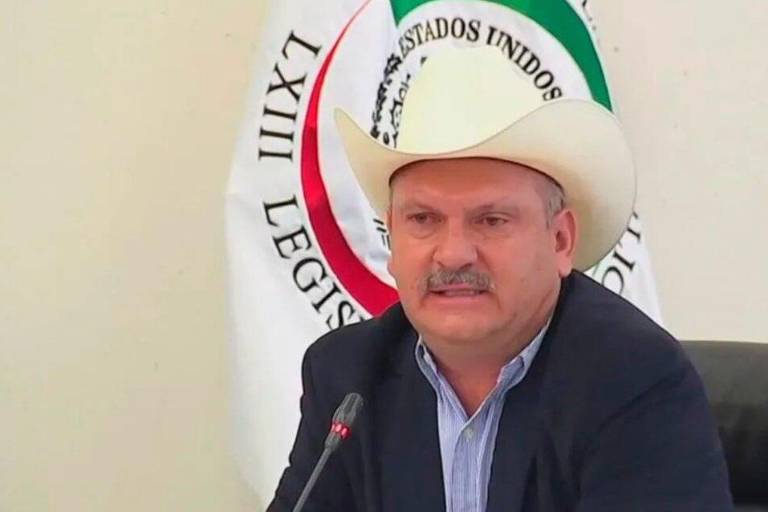 Detienen a ex Alcalde de Choix en posesión de 2.5 millones de pesos