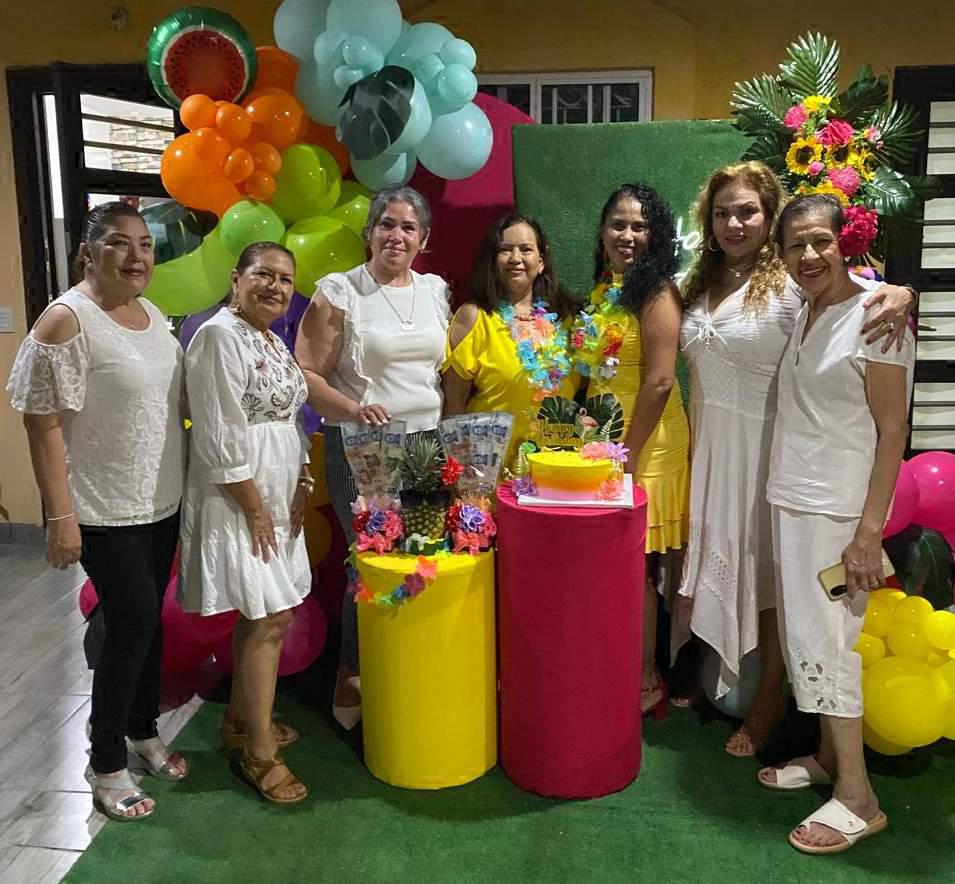$!Leticia Morgan, Rita Zúñiga, Almida Soto, Isela, Tania, Lupita Pérez y Linda Pérez.