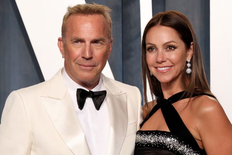 Se niega ex de Kevin Costner a abandonar la casa del actor