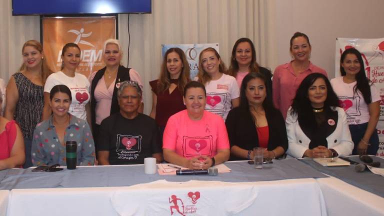 Los presentes en la rueda de prensa donde se dio a conocer la Carrera contra el cáncer “Dejando Huellas de Amor”.