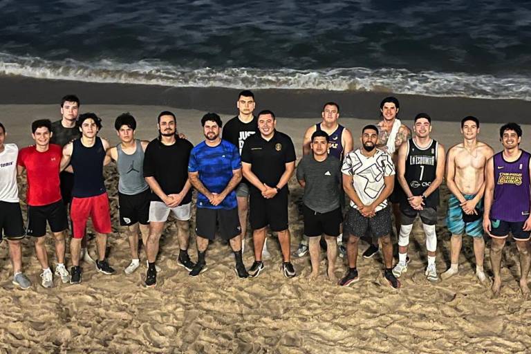 Piratas Basketball Mazatlán realiza trabajo de playa