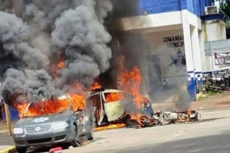 Pobladores de Tezonapa, Veracruz, agreden a agentes de tránsito y queman patrullas; denuncian extorsiones